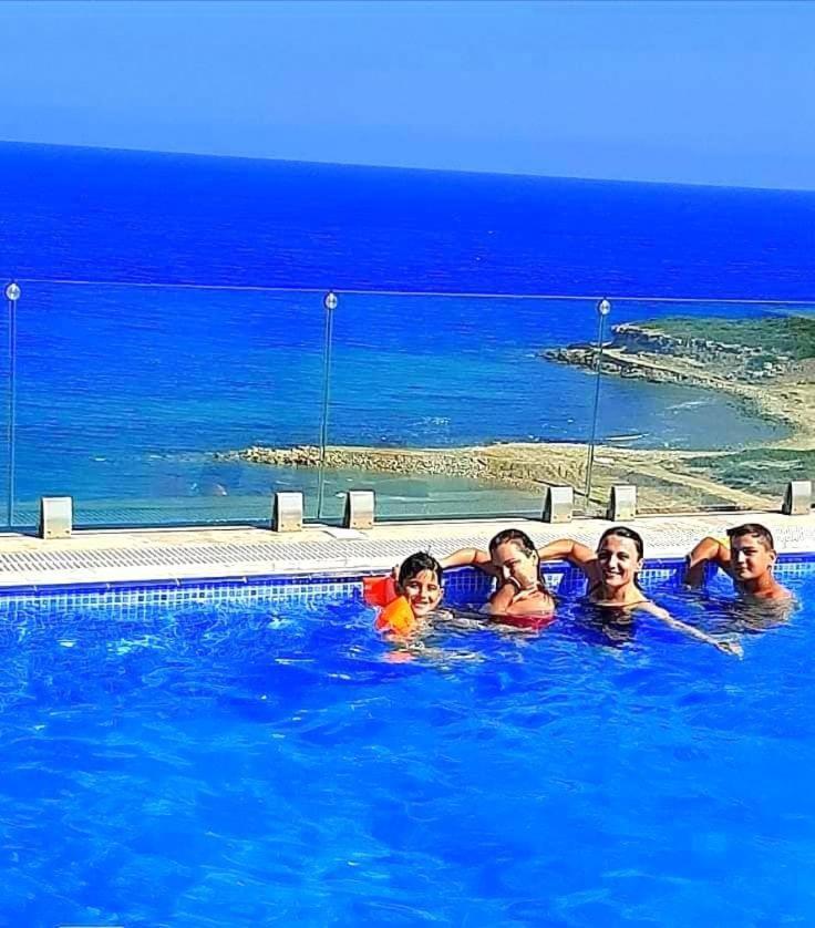 Burhan'S Hotel Rizokarpaso Bagian luar foto