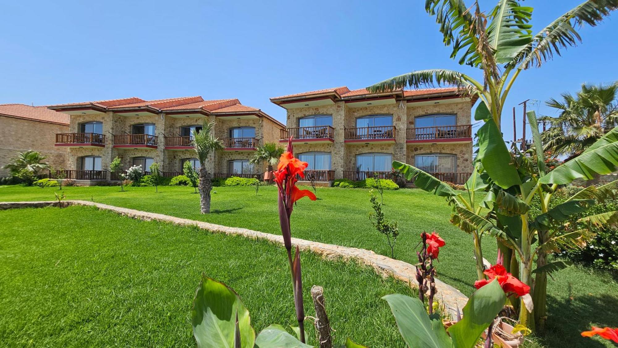 Burhan'S Hotel Rizokarpaso Bagian luar foto