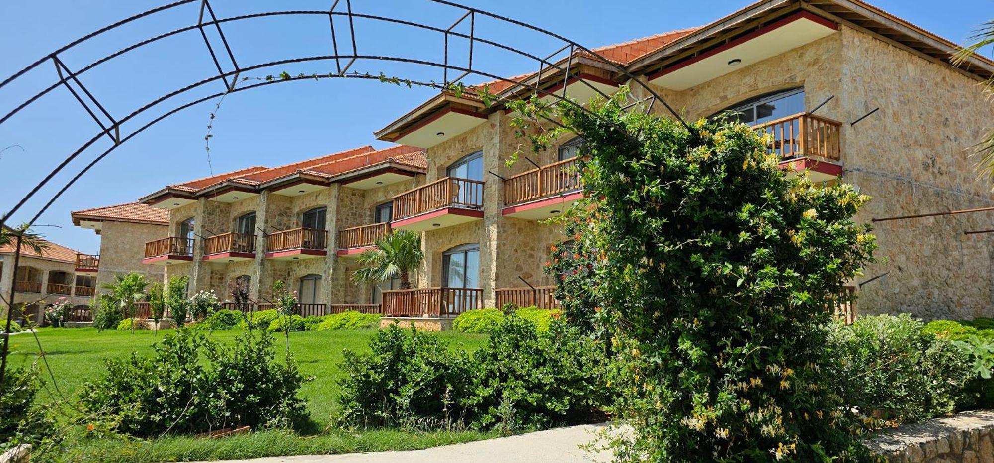 Burhan'S Hotel Rizokarpaso Bagian luar foto