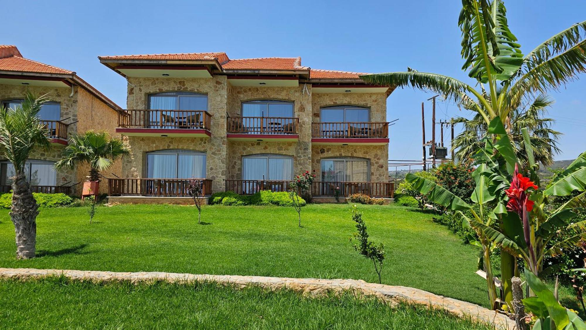 Burhan'S Hotel Rizokarpaso Bagian luar foto